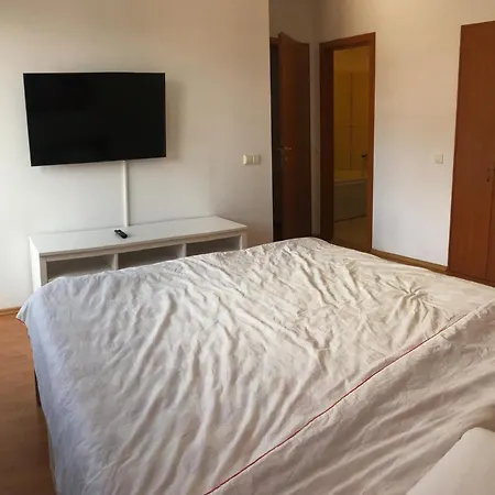 Mountain View Rooftop Apartment *